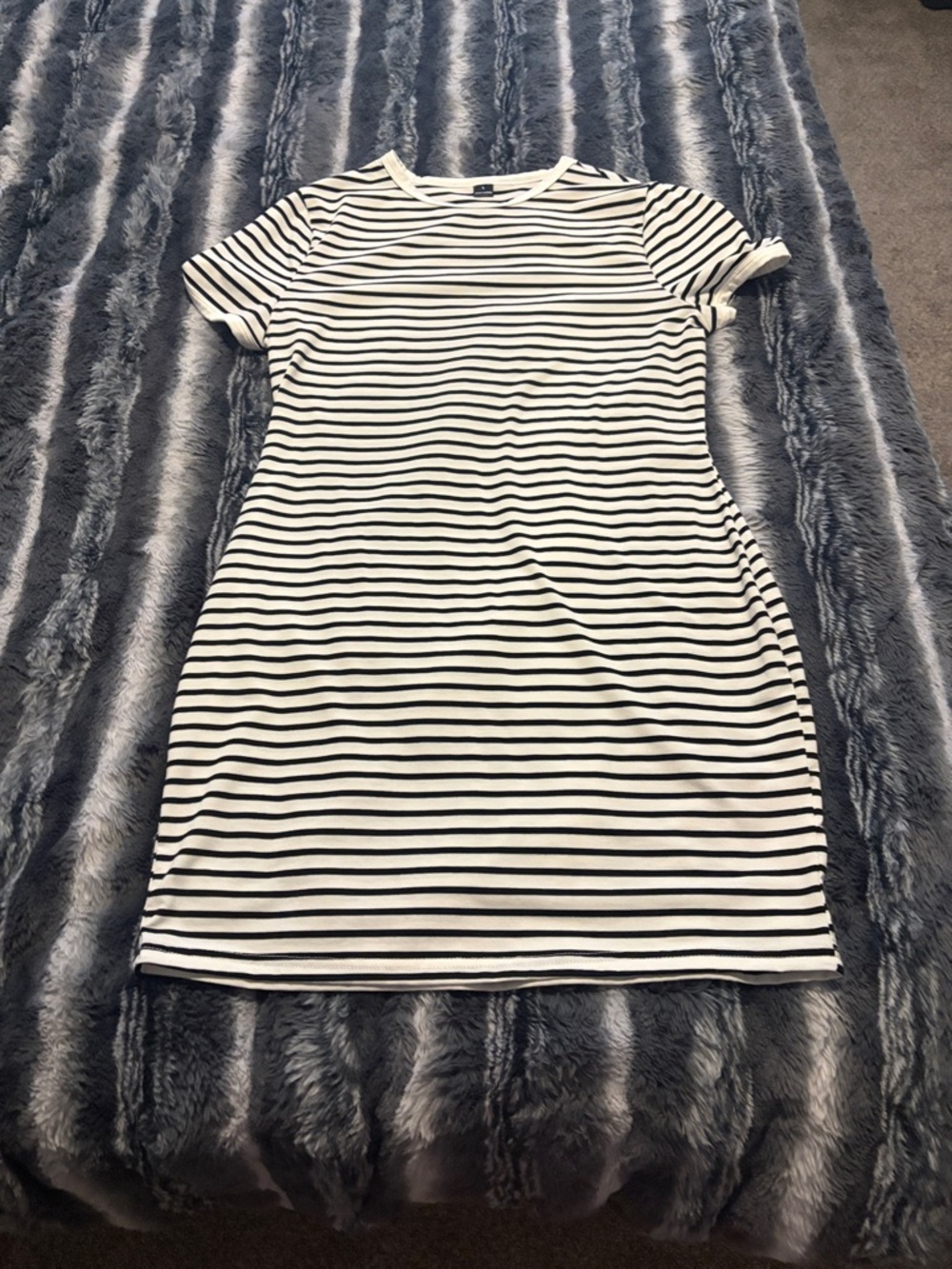 SHEIN Black and White Striped Short Sleeve Bodycon Mini Dress